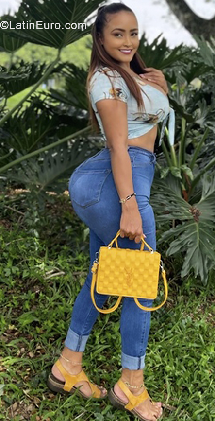 Date this sensual Colombia girl Katherin from Cali CO31423