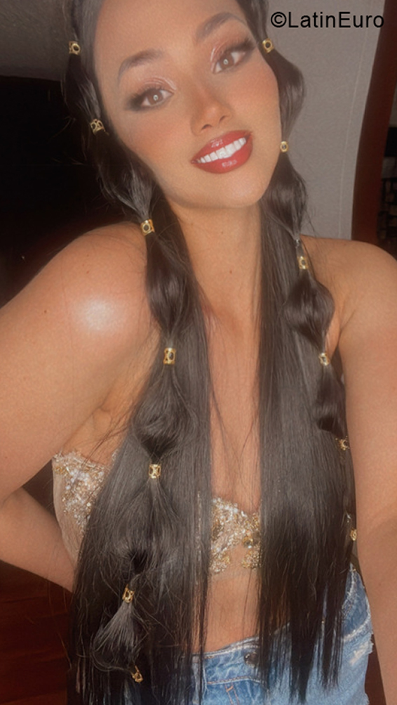 Date this good-looking Colombia girl Karla from Bogota CO31424