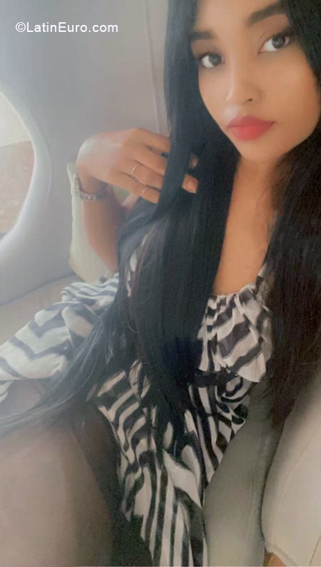 Date this hard body Dominican Republic girl Moniestef from Santo Domingo DO40644