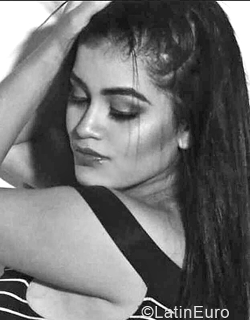 Date this happy Colombia girl Mariana from Cali CO31470