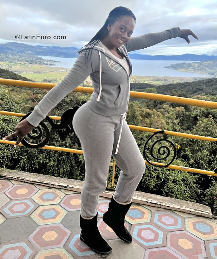 Date this nice looking Colombia girl Sandra from Cali CO31475