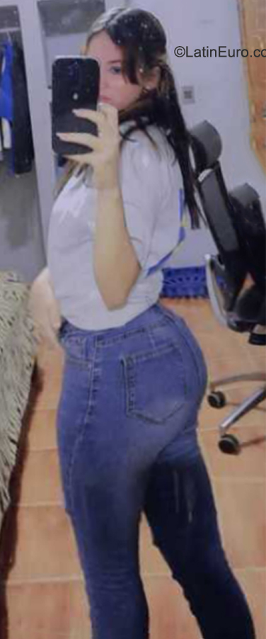 Date this lovely Venezuela girl Adriana from Barquisimento VE4174