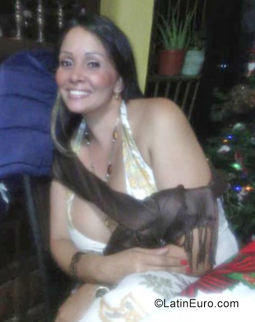 Date this attractive Venezuela girl Nela from Venezuela VE4196