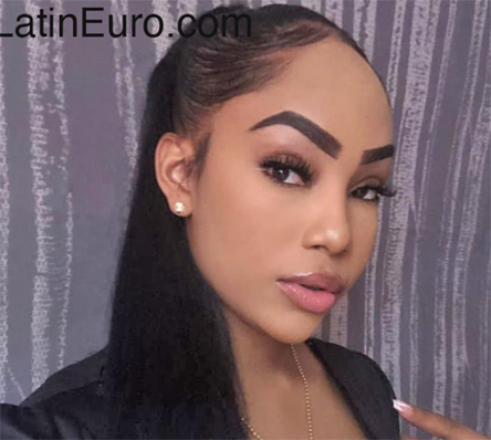 Date this foxy Colombia girl Karol from Cali CO32195