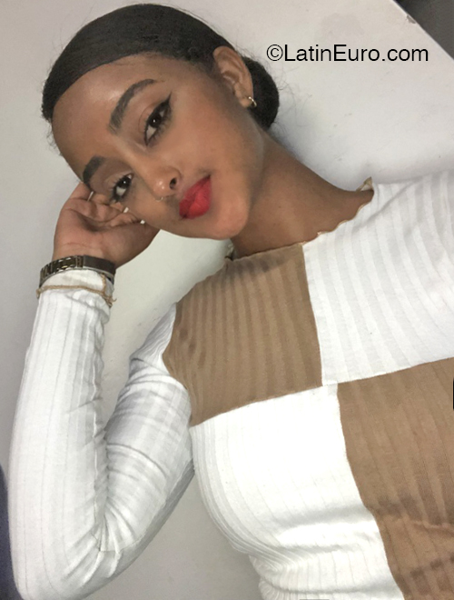 Date this attractive Colombia girl Karol from Cali CO32198