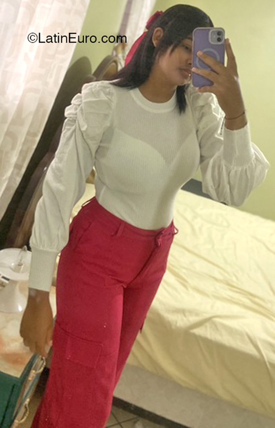 Date this stunning Dominican Republic girl Danilcia from Santiago DO41207