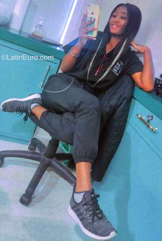 Date this foxy Dominican Republic girl Karla from Santo Domingo DO43190
