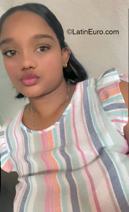 Date this hot Dominican Republic girl Veronica from Santo Domingo Este DO43595