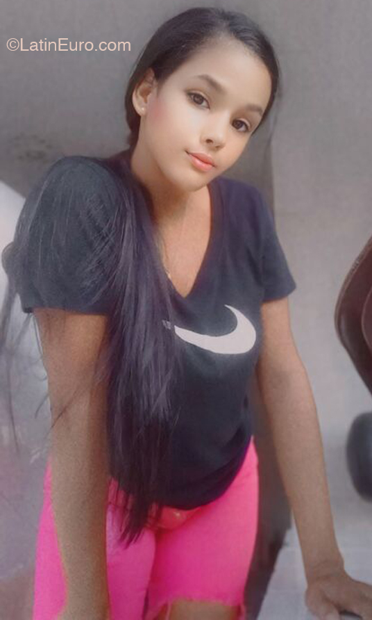 Date this stunning Dominican Republic girl Lisanna from Santiago DO43934