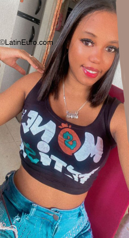 Date this beautiful Dominican Republic girl Loraine from San Pedro De Macoris DO44654