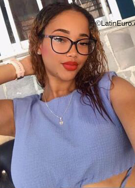 Date this exotic Dominican Republic girl Nata from cibao DO44810