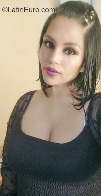 Date this charming Peru girl Maricruz from Arequipa PE2046