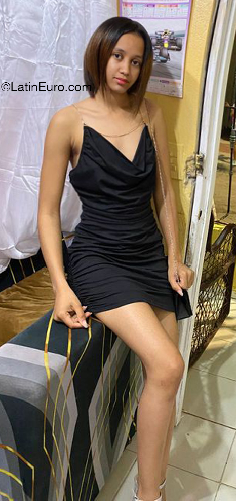 Date this passionate Dominican Republic girl Arlin from Santo Domingo DO46408