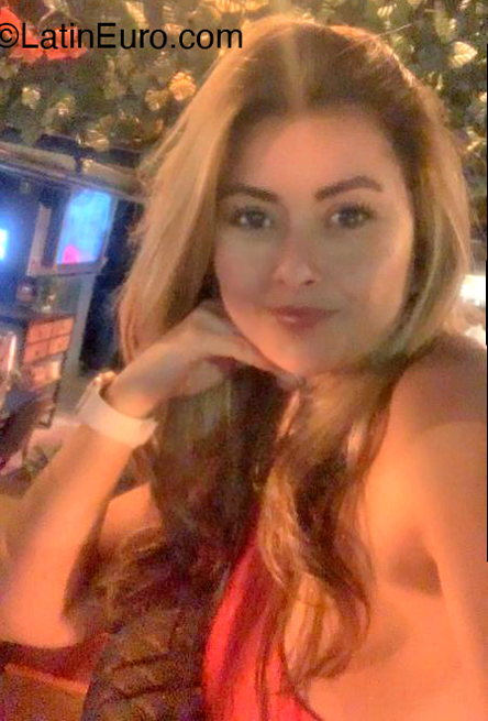 Date this voluptuous Colombia girl Maria from Bogota CO32471