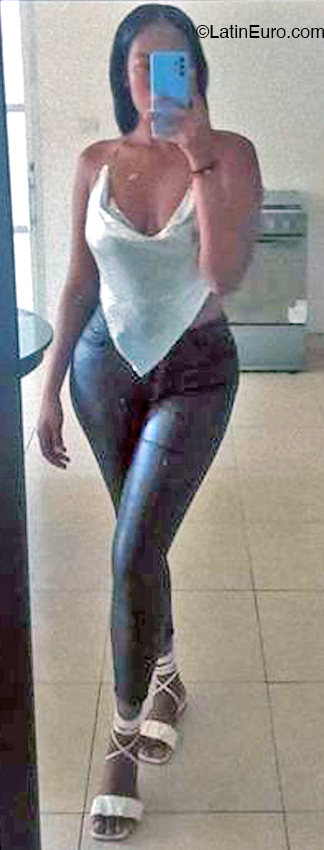 Date this voluptuous Colombia girl Nayelly from Bogota CO32495