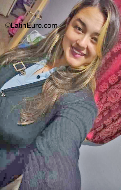 Date this happy Argentina girl Maria from Clorinda AR923