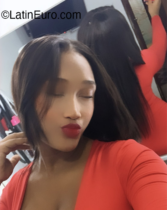 Date this pretty Dominican Republic girl Yhoanna from La Romana DO47209