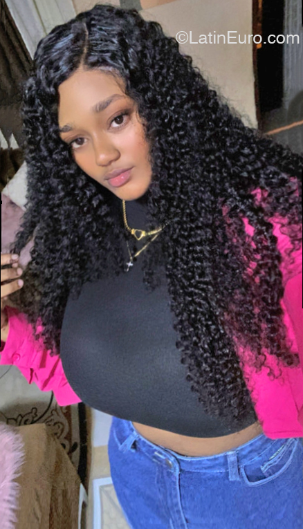 Date this stunning Dominican Republic girl Maria from Santo Domingo DO47335