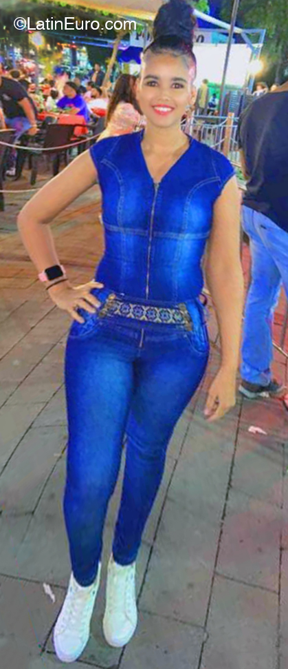 Date this beautiful Dominican Republic girl Mara from Santo Domingo DO47607
