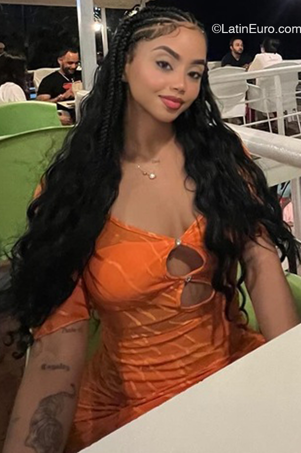 Date this attractive Dominican Republic girl Claris from Santo Domingo DO48614