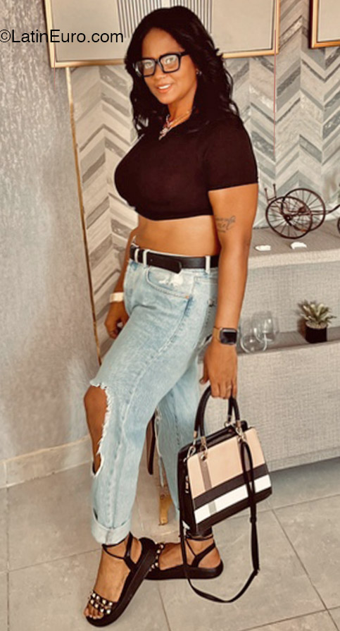 Date this hot Dominican Republic girl Sheridans from Santo Domingo DO49056
