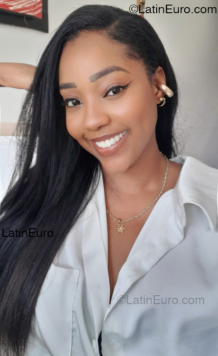 Date this hot Colombia girl Vivian from Turbo CO32938