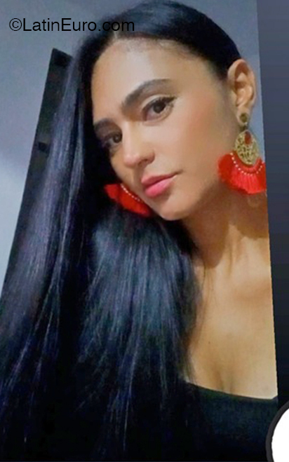 Date this sensual Colombia girl Yary from Medellin CO32970
