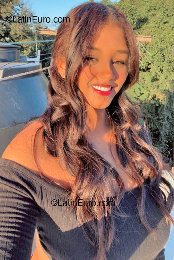 Date this athletic Dominican Republic girl Danyelis from Santo Domingo DO52649