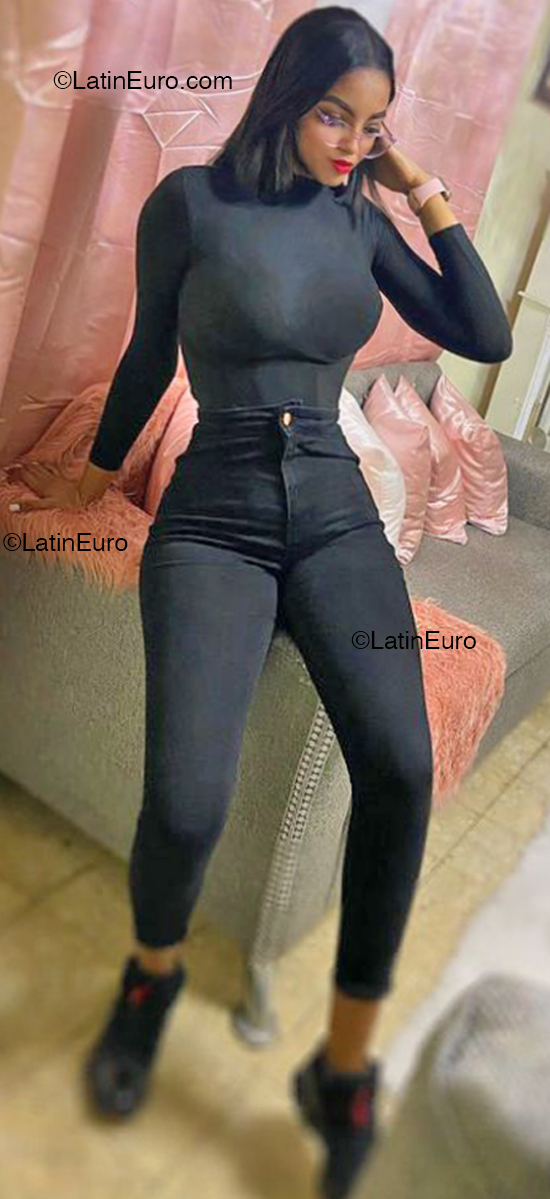 Date this passionate Dominican Republic girl Cynthia mariel from Santo Domingo DO52674
