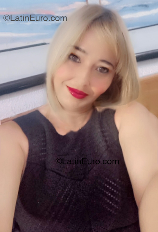 Date this lovely Venezuela girl Luna from Guanare VE4923
