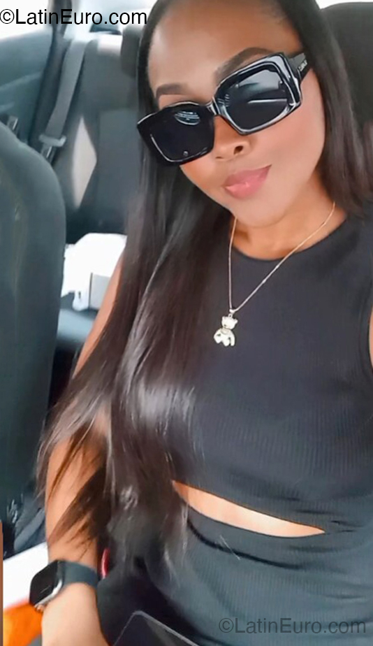 Date this exotic Colombia girl Clarisa from Bogota CO32982