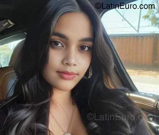 Date this charming Dominican Republic girl Nahomy from Santo Domingo DO52741