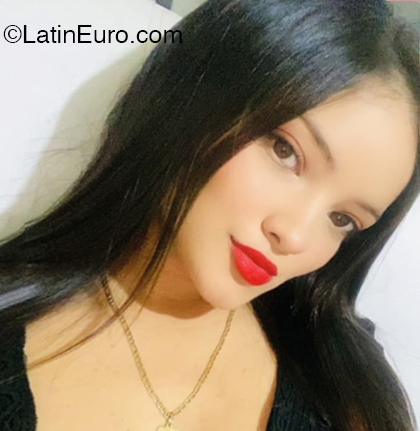 Date this stunning Colombia girl Mariana Serna from Cali CO33000