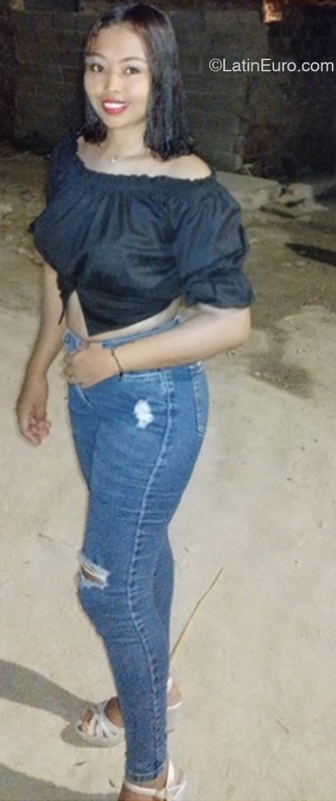 Date this funny Colombia girl Grey from Barranquilla CO33029