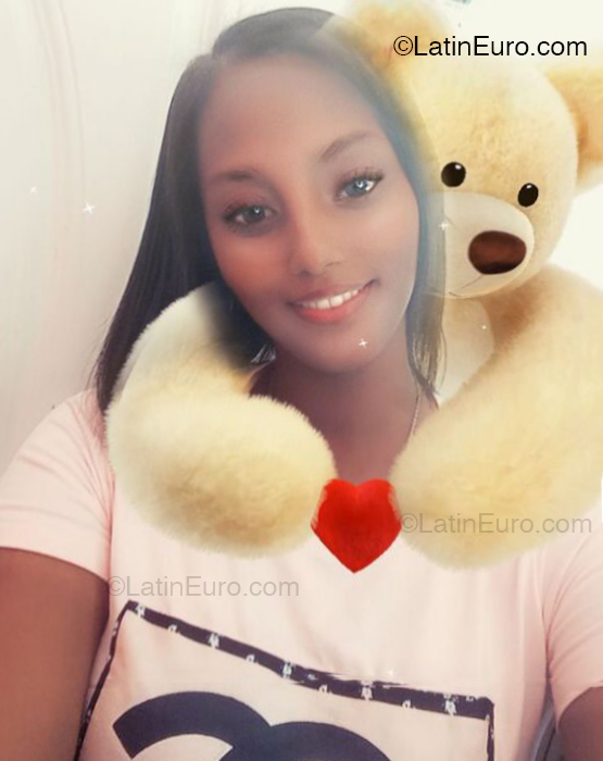 Date this delightful Dominican Republic girl Betz from Santo Domingo DO53107