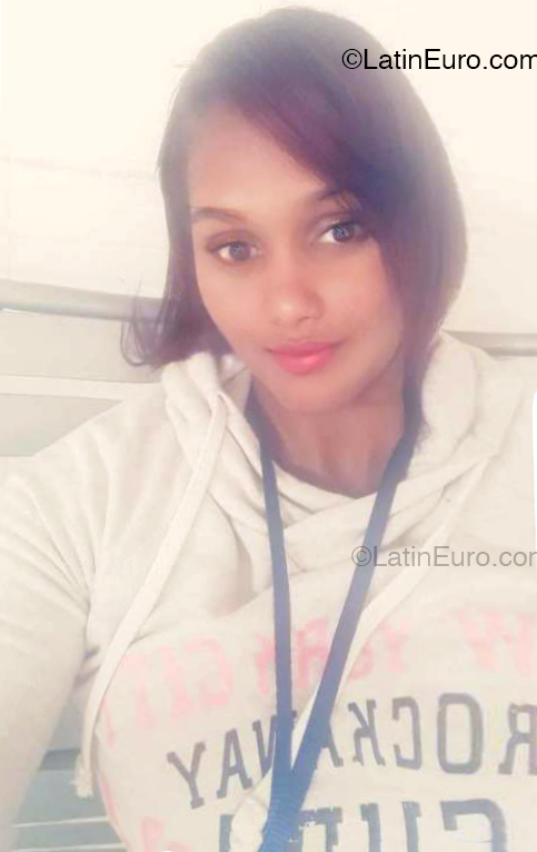 Date this stunning Switzerland girl Jaylen from España DO53180