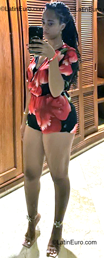 Date this cute Dominican Republic girl Samantha from Santo Domingo DO53185