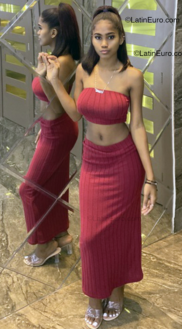 Date this foxy Dominican Republic girl Esther from El seibo DO53194