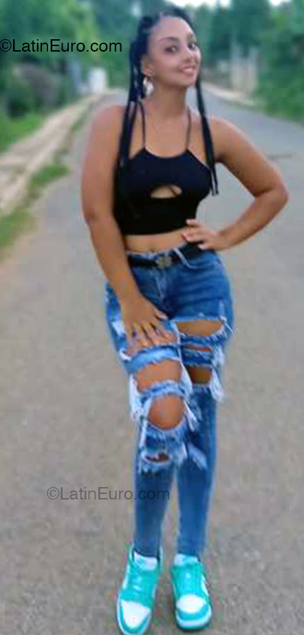 Date this gorgeous United States girl Enana from Fort Lauderdale US24341