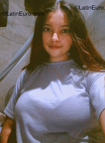 Date this pretty Nicaragua girl Juliana from Managua NI315