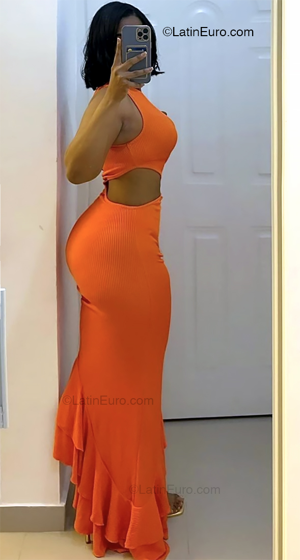 Date this athletic Dominican Republic girl Yenifer from Santo Domingo DO53410