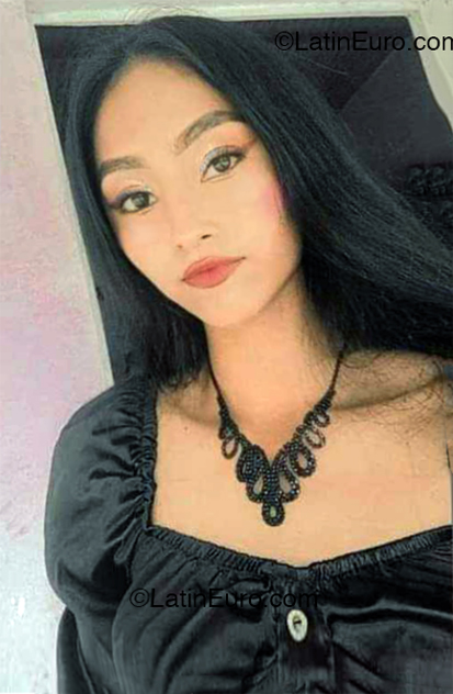 Date this hard body Mexico girl Elizabeth from Cancun MX2737
