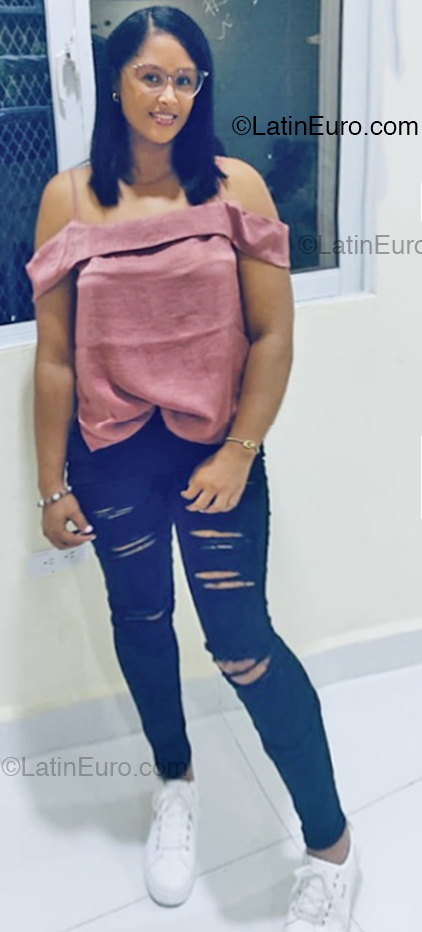 Date this funny Dominican Republic girl Yomaris from Santo Domingo DO53615