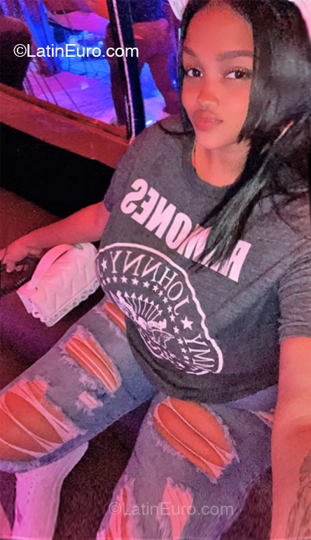 Date this happy Dominican Republic girl Juleiny from Santo Domingo DO53720
