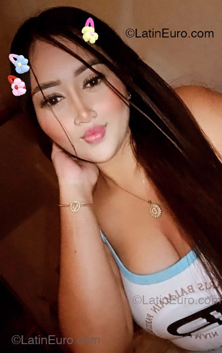 Date this exotic Colombia girl Val from Medellin CO33144