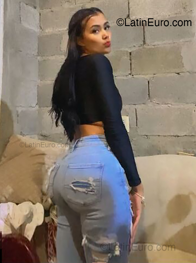 Date this funny Dominican Republic girl Jazmin from Santiago DO53858