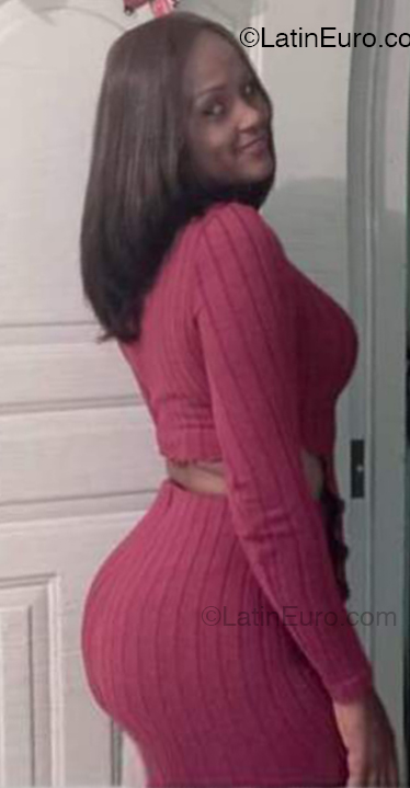 Date this foxy Dominican Republic girl Aris from Santo Domingo DO53914