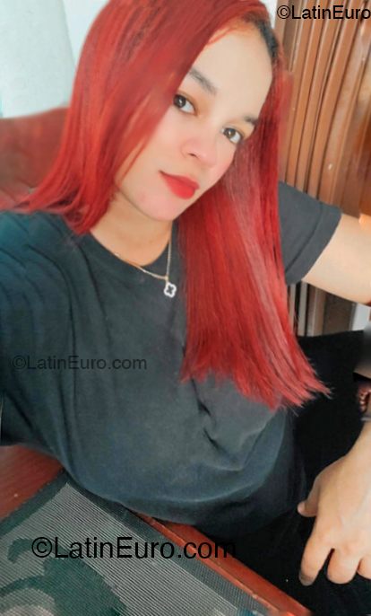 Date this hard body Dominican Republic girl Cartera from Santo Domingo DO53925