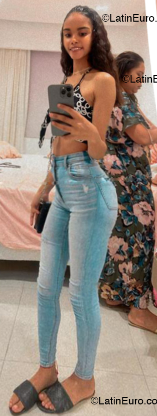Date this sultry Dominican Republic girl Bella from Santo Domingo DO53955