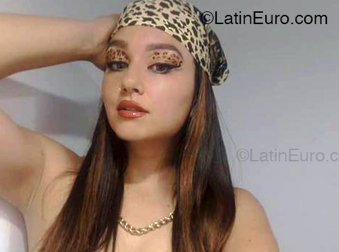 Date this nice looking Venezuela girl Valeska from Maracay VE5095